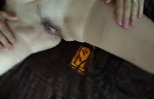 عاهرة من موقع سيكس اجنبي الواضح أن سحق على الطفل