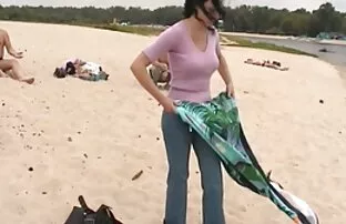 في سن اكبر موقع سكس اجنبي المراهقة الأخت مع الرجل في غرفة النوم